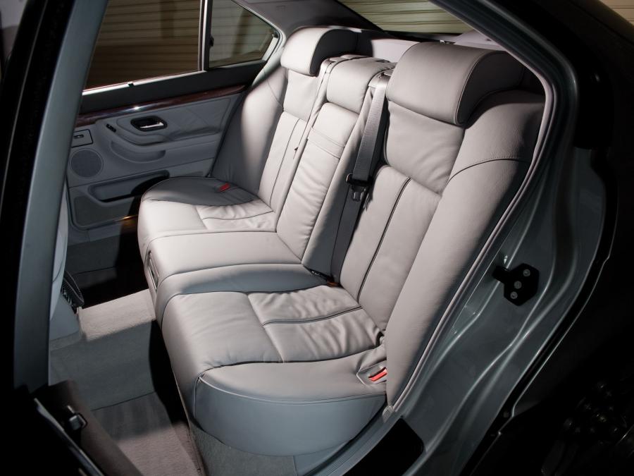  BMW 740i 1998 года  (US) (фото 6 из 10)